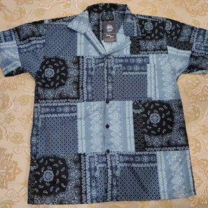 [BRAND NEW] Gray, Black, and White Paisley Pattern Button Down Shirt!